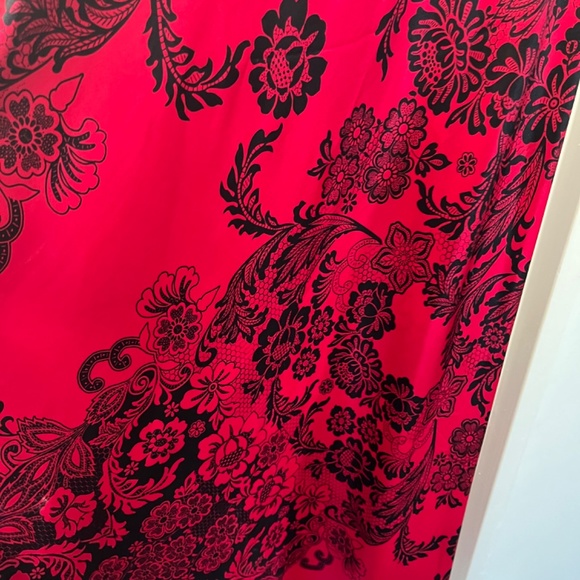 In Bloom (S) maxi sleep dress in red & black satin. - Picture 9 of 16